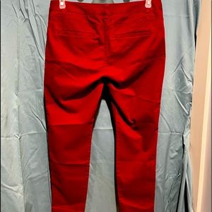 Van Hueson red capri pants